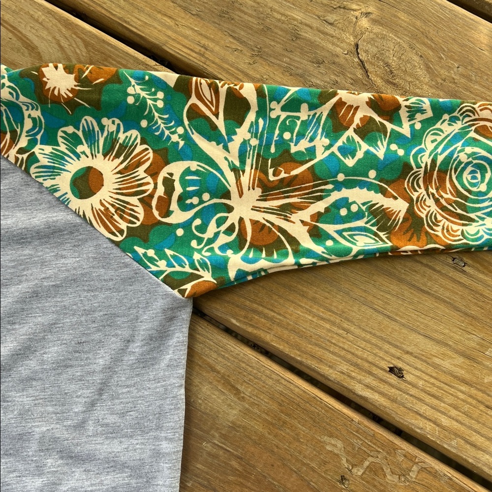 LuLaRoe Randy Tee - Picture 7 of 7